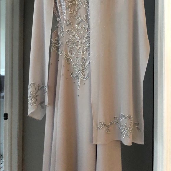 Maxi event dress with beautiful beaded Gown - Picture 4 of 7